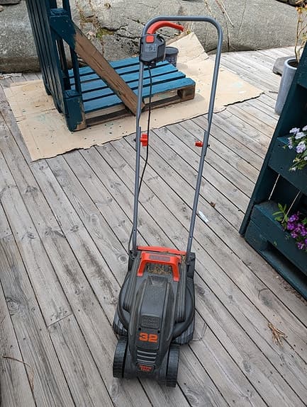 Black+Decker 32 elgräsklippare 1000W 32 cm