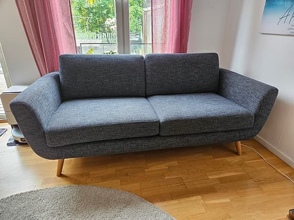 2,5 sits soffa, smile day från Furni Nova mörk blå