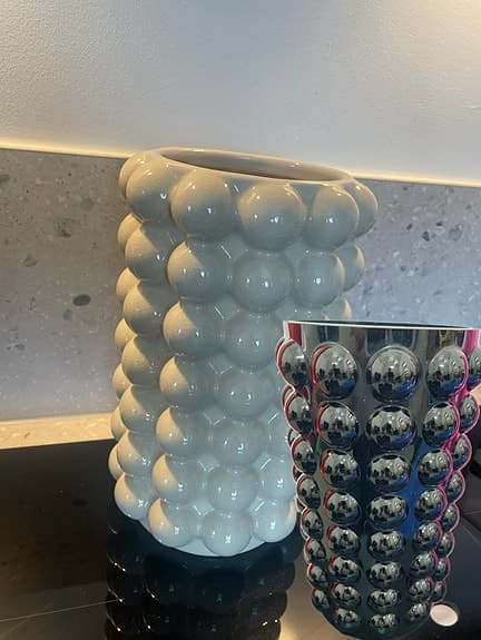 Stor svart kruka bubblor