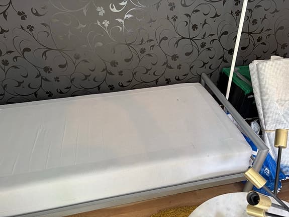 IKEA Sultan resårmadrass 90x200 med sängram i stål