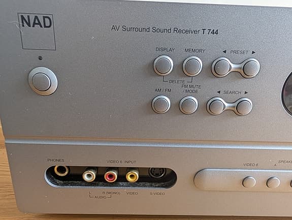 NAD T744 förstärkare