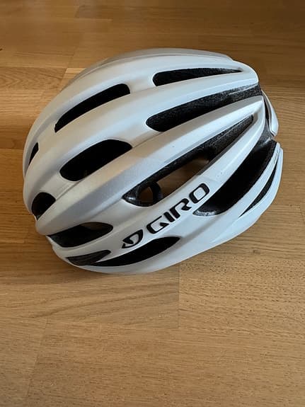 Giro cykelhjälm vit