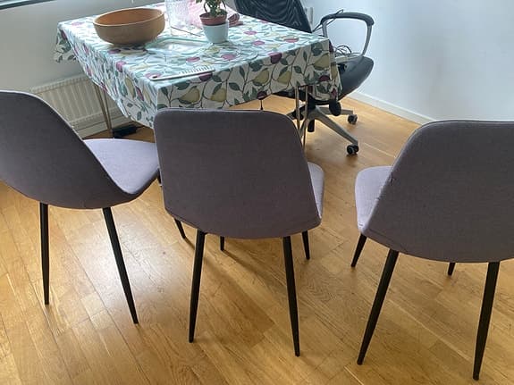 3 st IKEA matstolar säljes – grå tygklädsel