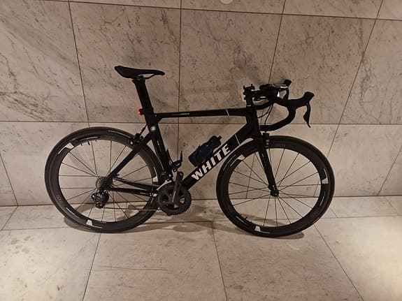 WHITE RR Aero Interceptor Carbon (Ultegra Di2 elväxlar) med mycket tillbehör,
