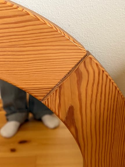 Rund spegel med träram