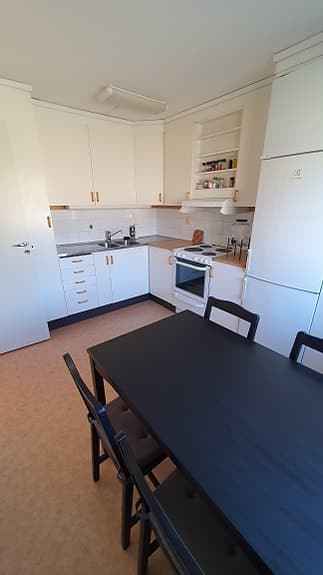 IKEA HÄGERNÄS matgrupp (bord + 4 stolar) – inklusive sittdynor