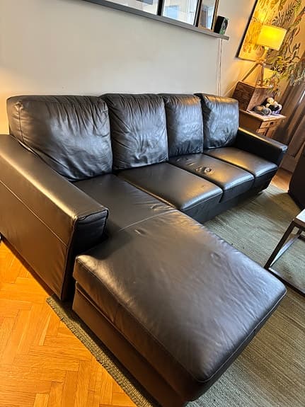 Svart lädersoffa 4-sitsig med divan