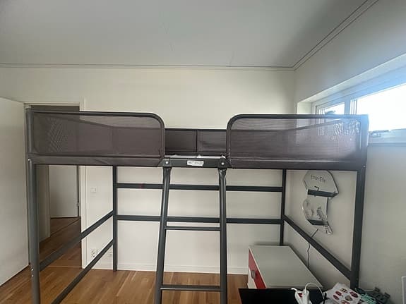 IKEA loftsäng metall för barn 6+