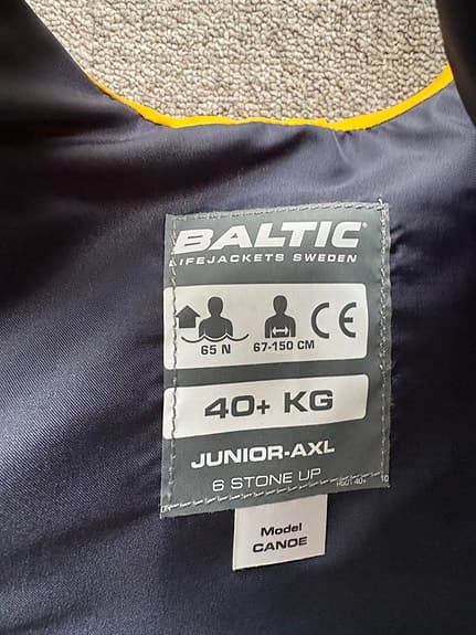Baltic flytväst junior AXL 40+ kg marinblå/gul