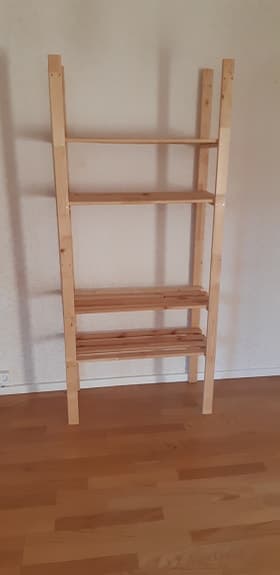 Förrådshylla i furu