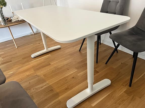 Skrivbord IKEA Bekant 140x60