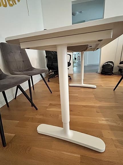 Skrivbord IKEA Bekant 140x60