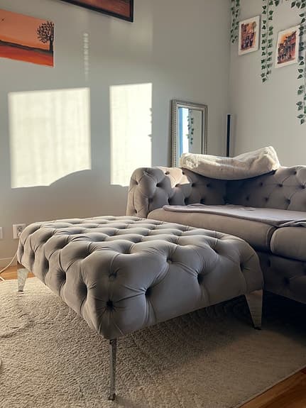 Chesterfield-soffa med pall i sammet