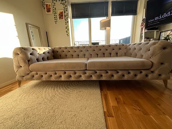 Chesterfield-soffa med pall i sammet