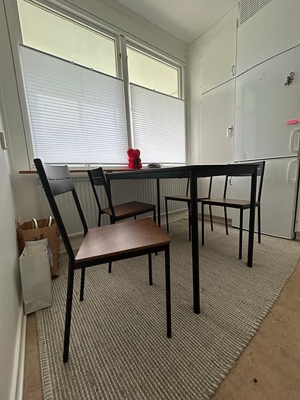 Matbord + 4 stolar