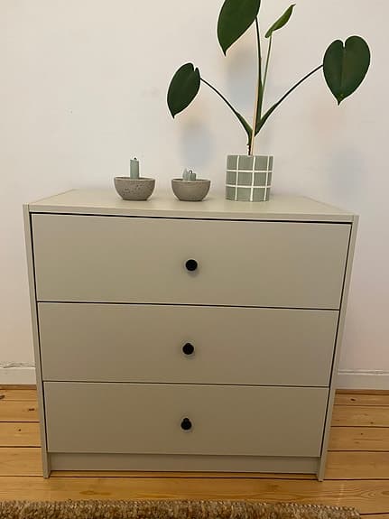 Ljusbeige byrå