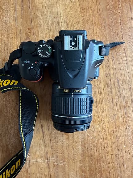 Nikon systemkamera med AF-P DX Nikkor 18–55mm objektiv