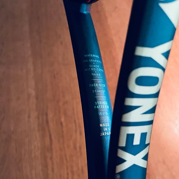 Yonex VCore Pro 97, tennisracket