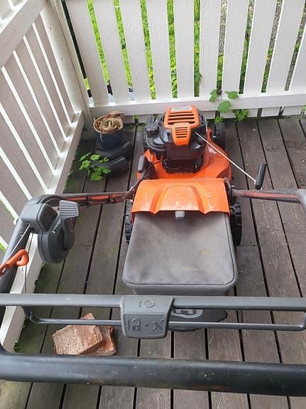 Husqvarna gräsklippare bensin orange