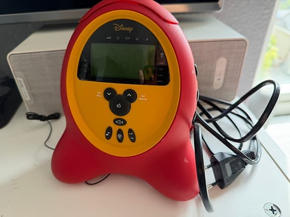NY i krt / Disney Electronics Classic FM/AM Väckarklocka Radio MD 2774