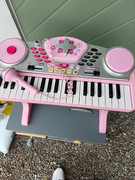 Rosa elpiano för barn