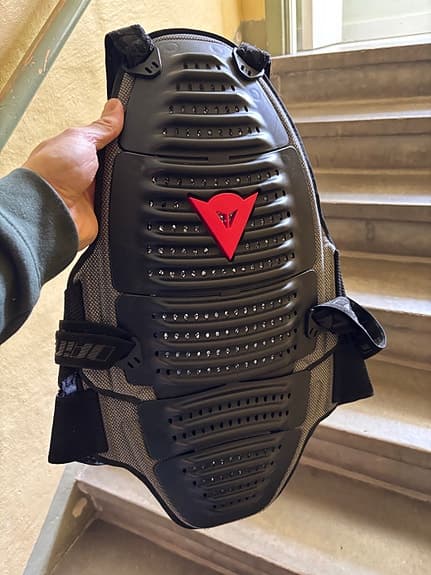 Dainese ryggskydd svart