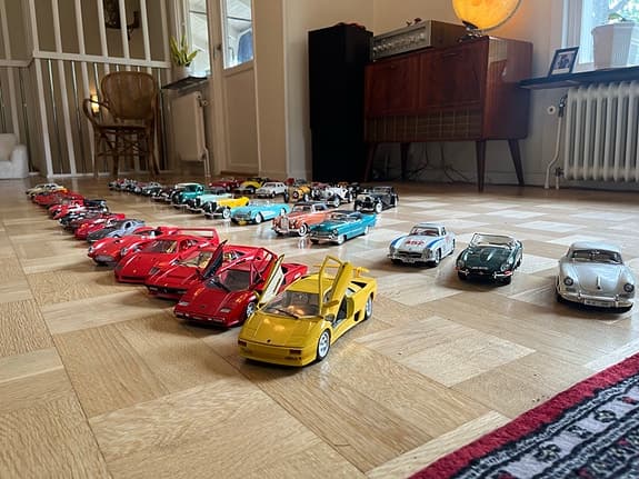 Stor samling modellbilar 1:18, 1:24,  1:32