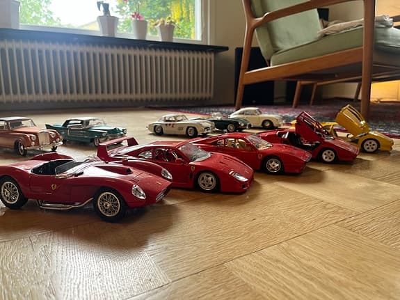 Stor samling modellbilar 1:18, 1:24,  1:32