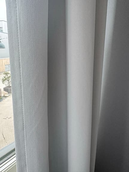 Mörkläggningsgardiner – vit, kall nyans