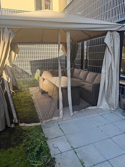 Paviljong med tak och sidogardiner beige