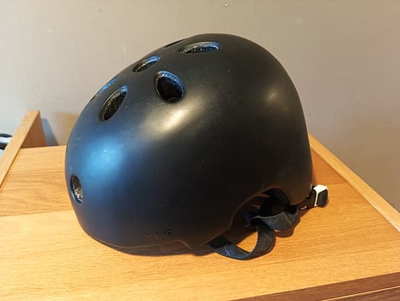 Cykelhjälm TEC storlek 56-60 cm svart färg