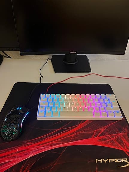 Gaming mus, tangentbord och musmatta – 750 kr totalt
