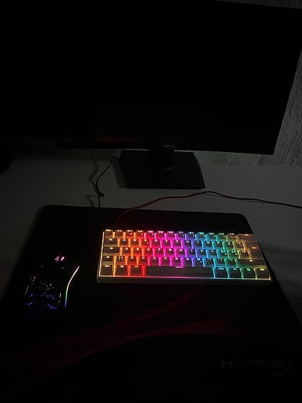 Gaming mus, tangentbord och musmatta – 750 kr totalt