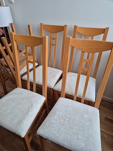 IKEA matstolar i trä med vit sits