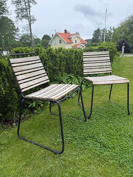Trädgårdsstolar i trä och metall