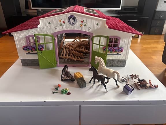 Schleich Horse Club hästgård/stall med tillbehör