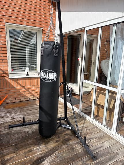 Excalibur Pro PU Boxningssäck 150cm / 40kg med ställning svart