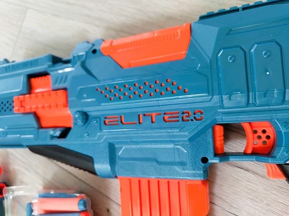 Nerf Elite 2.0 Turbine CS-18 – Helautomatisk med magasin + bonusblaster!