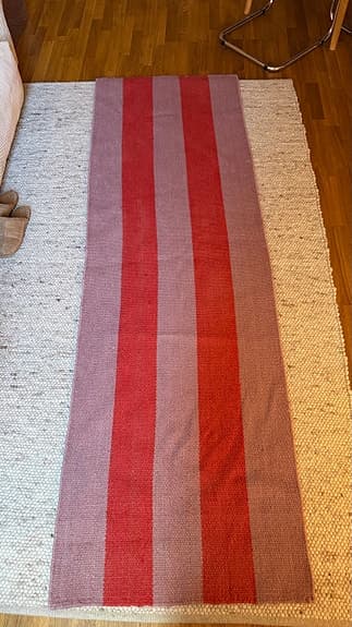 Röd gångmatta ~245 x 80cm