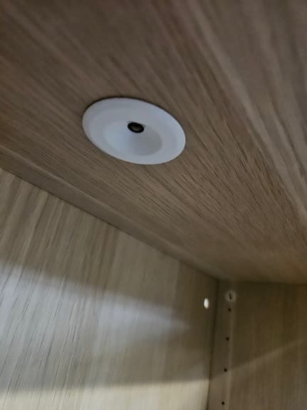 Ikea bestå vägghängt vitrinskåp