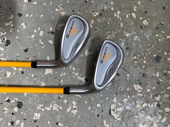 Junior golfklubbor Cobra 7 och W samt en putter junior Whale