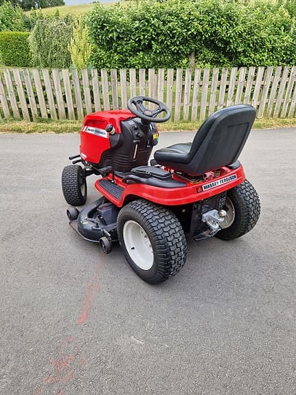 Massey Ferguson MF 50-24SD åkgräsklippare med Kohler 7000 Series 24 hk
