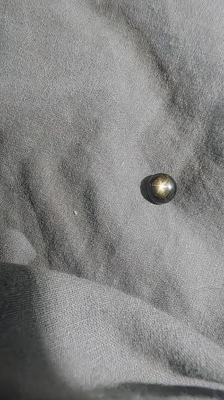 2 st Naturliga svarta stjärnsafirer (7,35 ct + 1,70 ct)