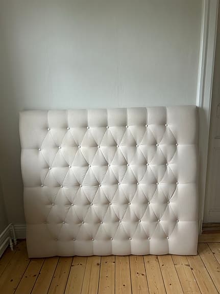 Beige sänggavel