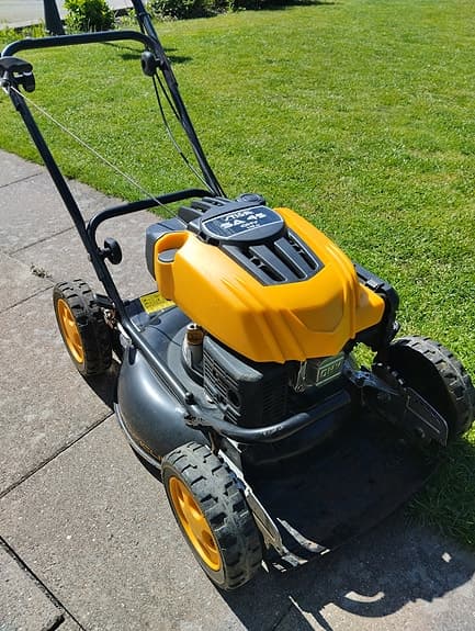 Stiga gräsklippare och Meca trimmer