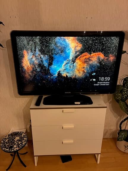 Philips platt-TV 42 tum svart