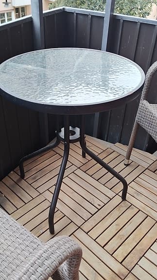 Balkongmöbler caféset runt bord med två stolar