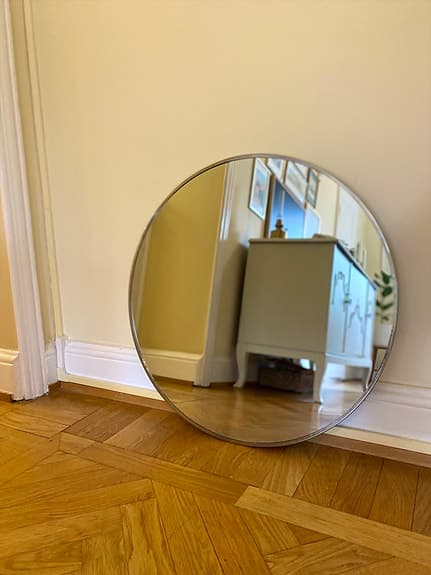 Rund spegel med metallram