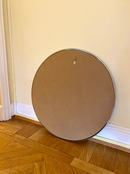 Rund spegel med metallram