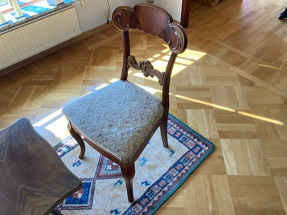Trästolar med stoppad sits och rygg, 3 st